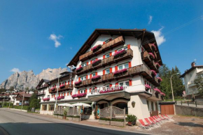 Гостиница Hotel Trieste  Кортина-Д'ампеццо